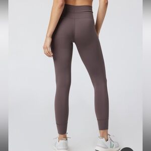 Vuori Daily Legging (Maroon)